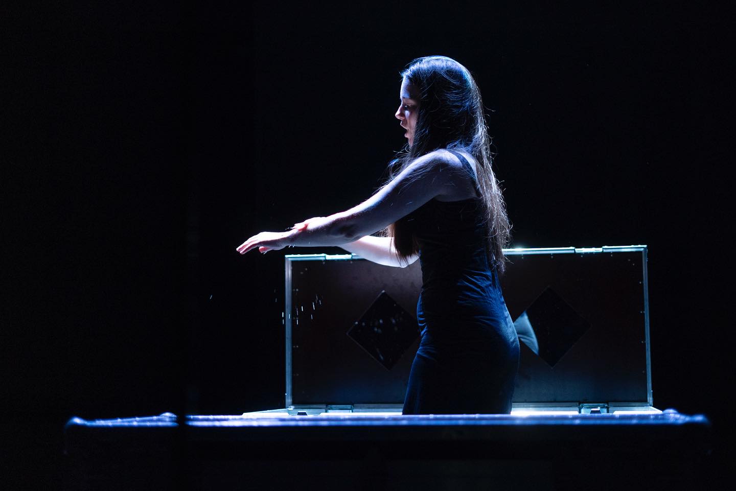 Just got dress rehearsal photos. So thankful for the precious “empty space” I got to create Diva Lazarus. Really hoping to develop this show further and bring it to wider audiences one day 🤞🏻
Credit: Festival Les Fabricants – CNSMD Lyon 2024 © Antoine Boureau
@theatrelarenaissance @cnsmdlyon_ad