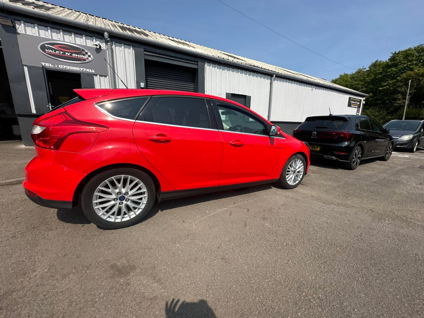 🚘 Ford Focus in with us for a full valet.
✅ Interior deep cleaned
✅ Upholstery fully shampooed
✅ Fresh, spotless finish inside & out
Another happy customer driving away in a car that feels factory fresh again 👌
📍 Valet N Shine – Unit 2, Gelligron Industrial Estate, Tonyrefail, CF39 8ES
📞 07392 677411
#ValetNShine #FullValet #FreshInterior #UpholsteryShampoo #Tonyrefail