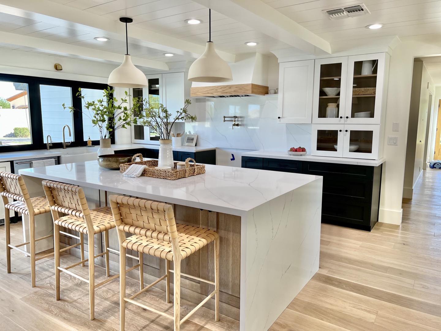 Imagine all the holidays that will be cherished in this kitchen!
#EscondidoProject
#kitchens #modernfarmhouse #kitchendesign #modernkitchens #waterfallcountertops #beautifulkitchens #interiordesign