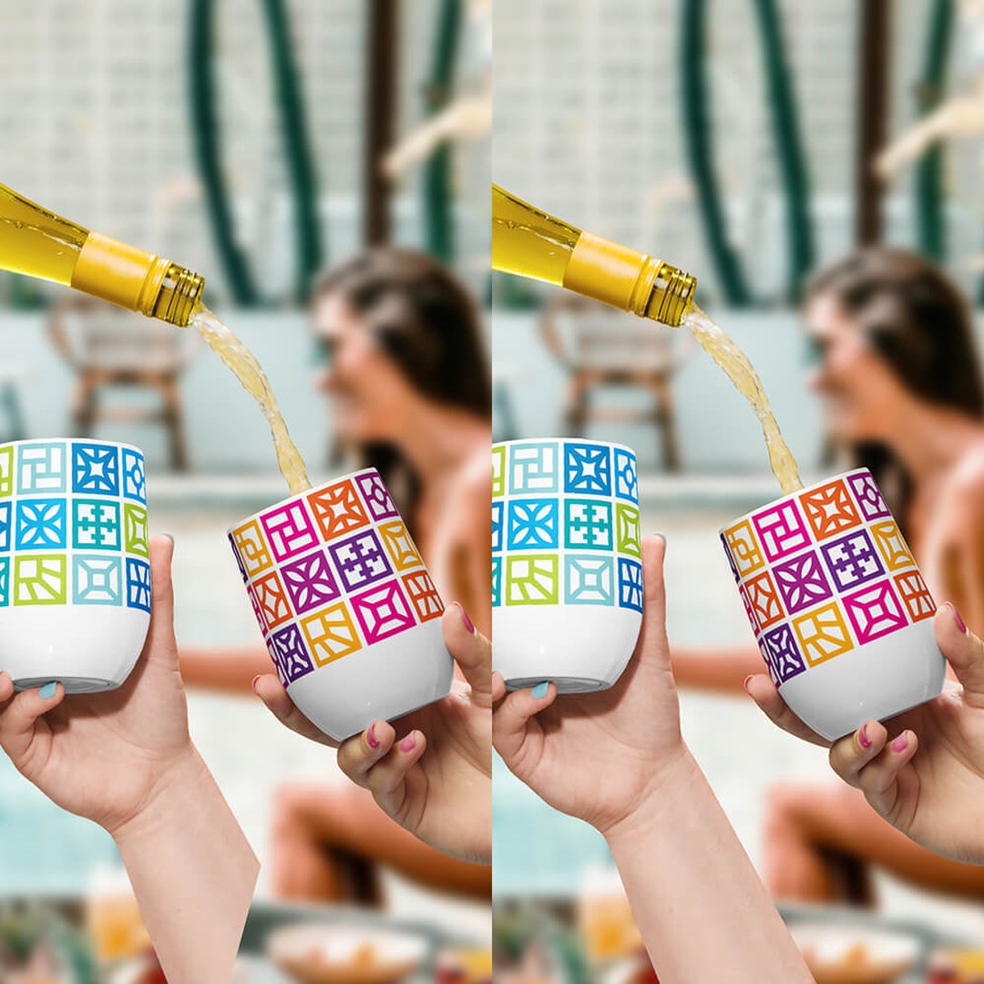 When you realize that you published in your MidCentury.Style online store the wrong version of a photo montage for your new product and that the arm you reconstructed in Photoshop is missing! 💪🏼🤣 The laugh of a lifetime... #graphicdesign #photoshop #photoretouching