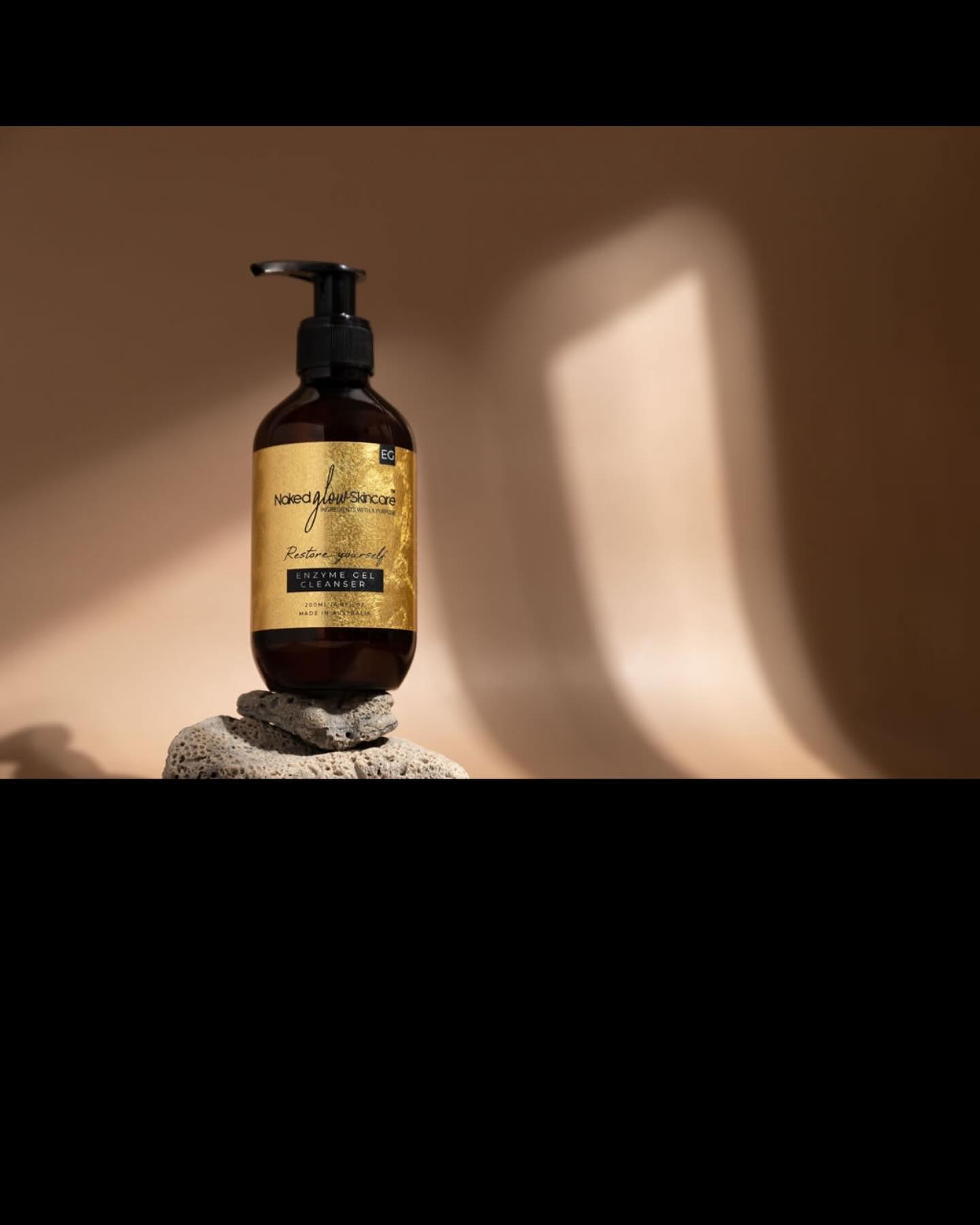 Enzyme Cleanser ๐ซง
This gentle gel cleanser, infused with combination of white willow bark and fruit enzymes of Papaya and Pineapple, naturally exfoliates, moderates oil secretion and brightens and softens the skin.
- for all skin types. Particularly beneficial for oily, blemished, problematic skin.
-
-
-
#skin #skincaretips #skincareroutine #naturalproducts #australianmade