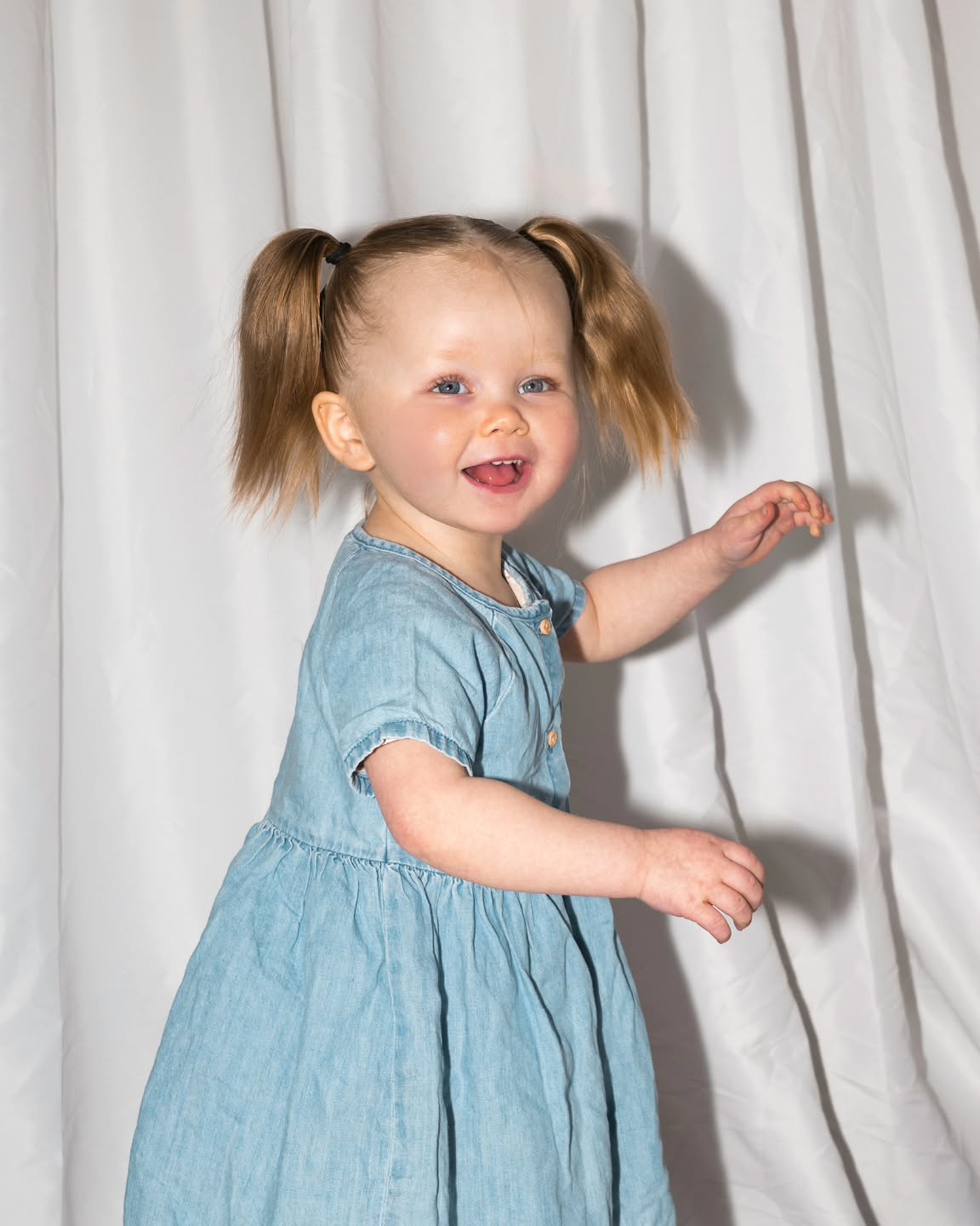 Pure joy in motion! ✨ Capturing those little moments of laughter, twirls, and carefree fun is what makes photography so special. Let’s create beautiful memories together—now booking sessions for families and little ones! Message me to book! 25% off when you refer a friend
#nottinghamphotographer #nottinghamphotography #capturethemoment
#familyportrait❤️