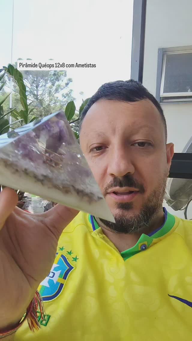 Pirâmide Orgonite Quéops 12x8
Na Energia com as pedras Ametista
A pedra Ametista pode modular a frequência mental para estados mais altos do que padrões egocêntricos de pensamento. Por isso, a ametista é muito utilizada para aliviar tensões e excessos mentais. É considerada a pedra da sabedoria e do equilíbrio.
@orgonites_bruno_jaco
#piramideorgonite
#orgonitesbrunojaco
#ametista
#queops