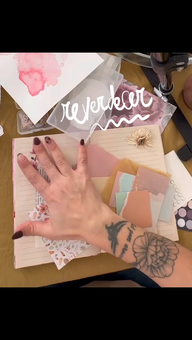 Mientras te muestro la actividad de este mes te regalo una anécdota personal y esta palabra: REVERDECER.
Gracias @natttelich por esos momentos de encuentro con la caligrafía, fueron mi oasis. Y después reverdecí, claro. Siempre se puede. 🌱✨
Comentá QUIERO y te envío GRATIS el pdf para imprimir la actividad de este mes de mi agenda scrap. ✂️✨Para este spread recorté flores, usé perlitas, encaje, papel reciclado, flores secas y unos stickers de frascos que quería estrenar. 🌸✂️
Si querés crear juntas, te invito este sábado a la tarde que tenemos encuentro del Chicas Craft CLUB, donde nos juntamos con @soyelizabeta a llenar nuestros cuadernos, ¿te sumás?
Giselle✨🫀
@saycheesetolife
#spreaddehoy #collage #journaling #agosto #flores #agenda #reverdecer #tallercreativo #scrapbooking #scrap #inspiración #actividadscrap #illustration #art #drawing #artwork #digitalart #graphicdesign #digitaldesign #artist #inspiration #colour #gisellemazzeo #saycheesetolife
