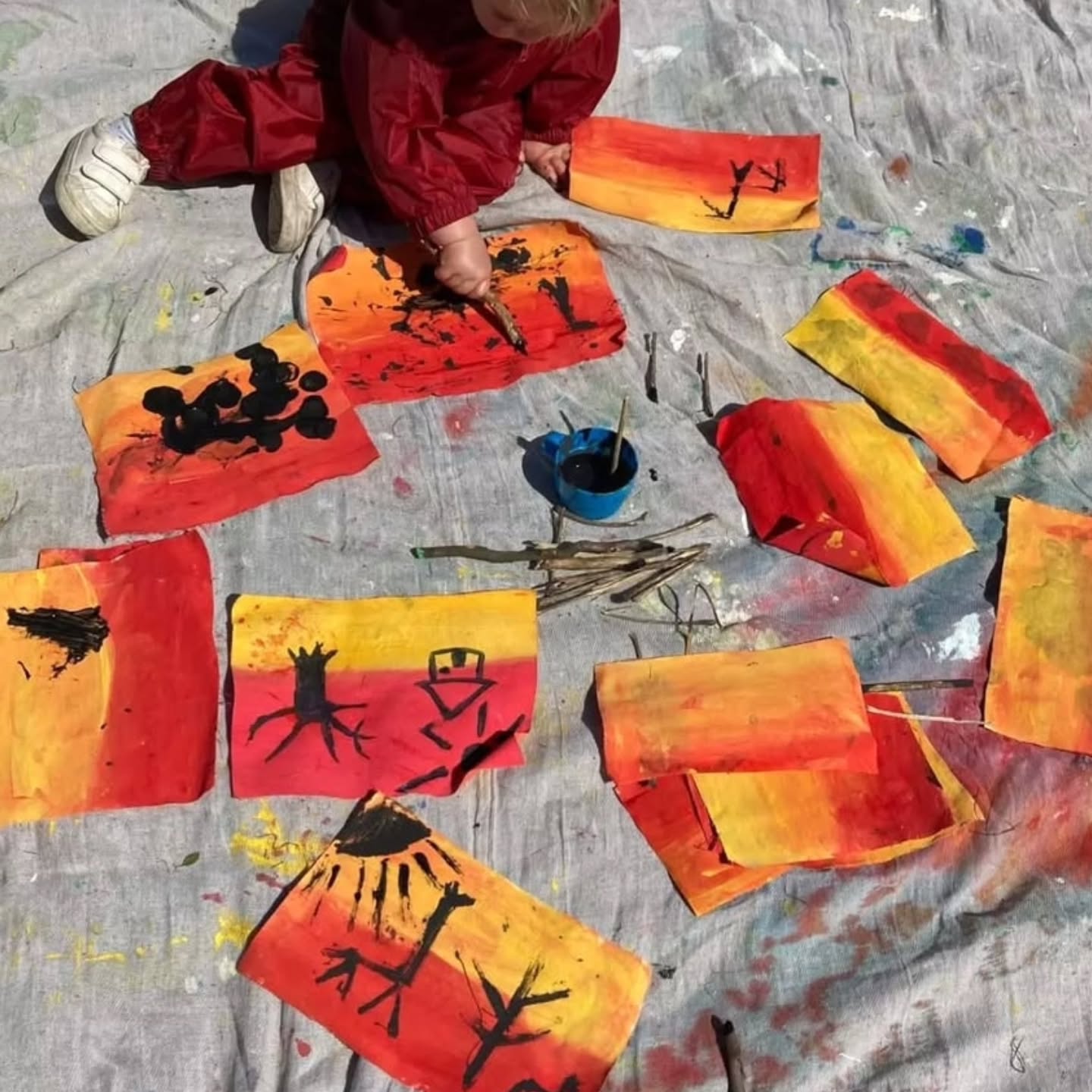 This Friday!! Messy Maker for under 6's 🎨🎨
Follow the link in our profile to book your spot !