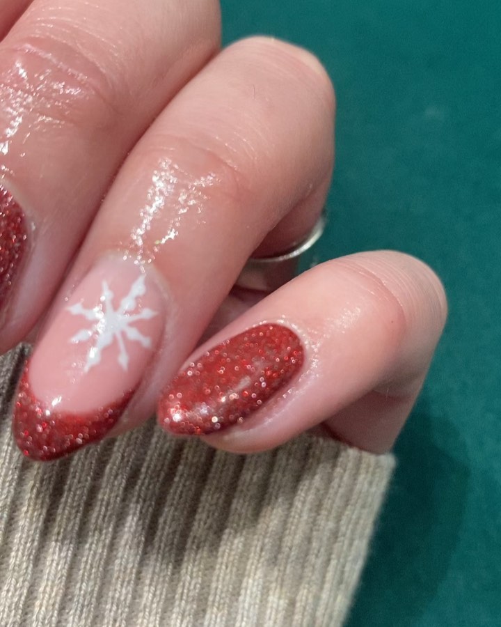 Oh Christmas 🎄🎄🎄🎄🥰 @the_gelbottle_inc #christmasnails