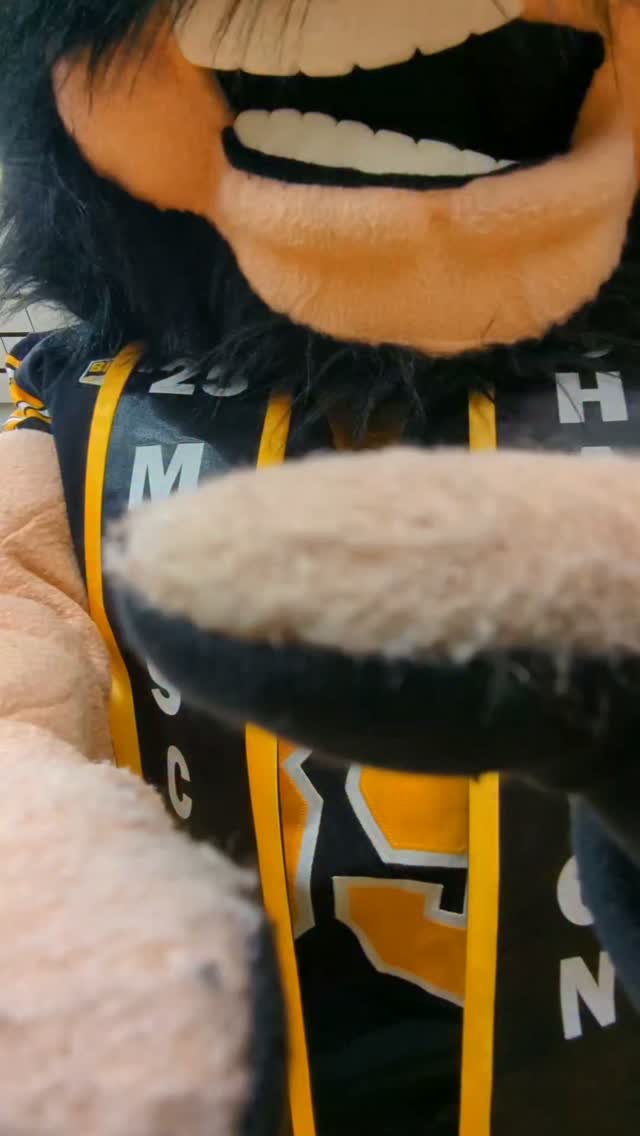 Seven decades, same main character energy. 🥳💛🎊
Happy 70th Birthday Joe!
Have a favorite Joe Vandal mascot moment? Tell us in the comments.
#hbd #mascot #universityofidaho