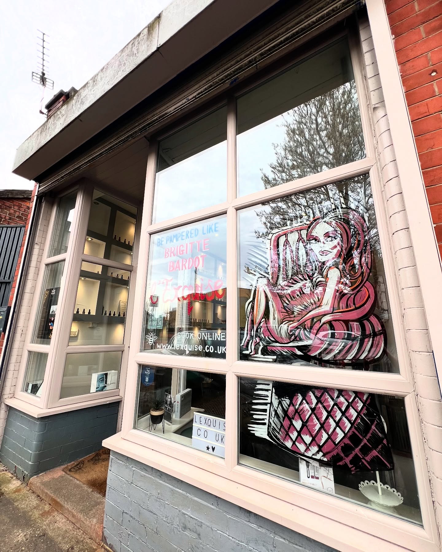 Do as Brigitte would. 💋
It’s Friday & we’re looking forward to seeing any of you booked in over the weekend. If you’re not booked in, click the link in our bio to get your treatments booked in.
#lexquisechorlton #beautysalon #manchesternails #manchesterlashes #manchesterbusiness