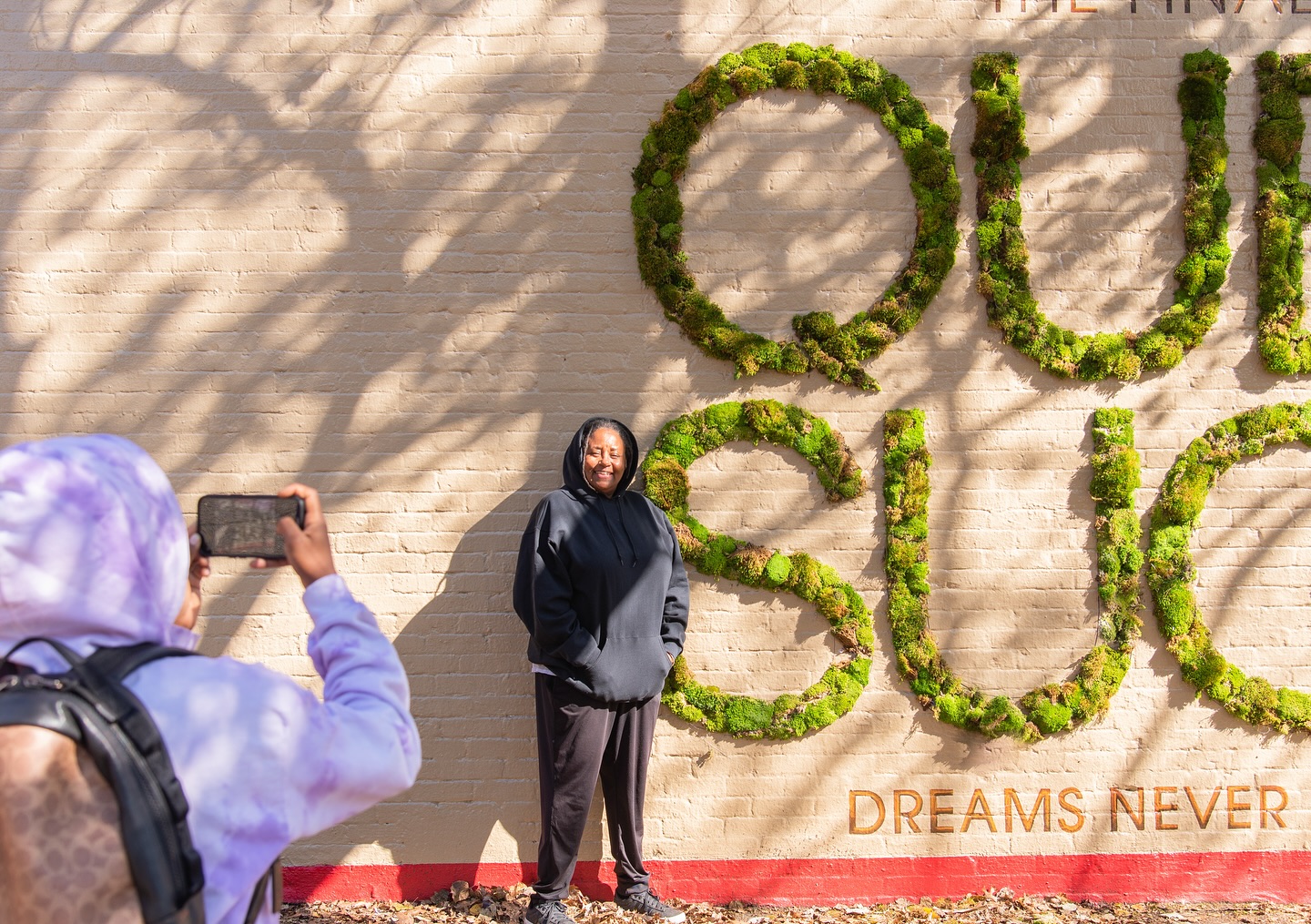 This #EarthDay, we’re spotlighting a few murals that didn’t just make a statement-they made space for nature. Real plants, real impact, real brand love.
Looking to tell your sustainability story in a way that turns heads and helps the planet? Let’s make something that lives on-literally. 🌎🌱