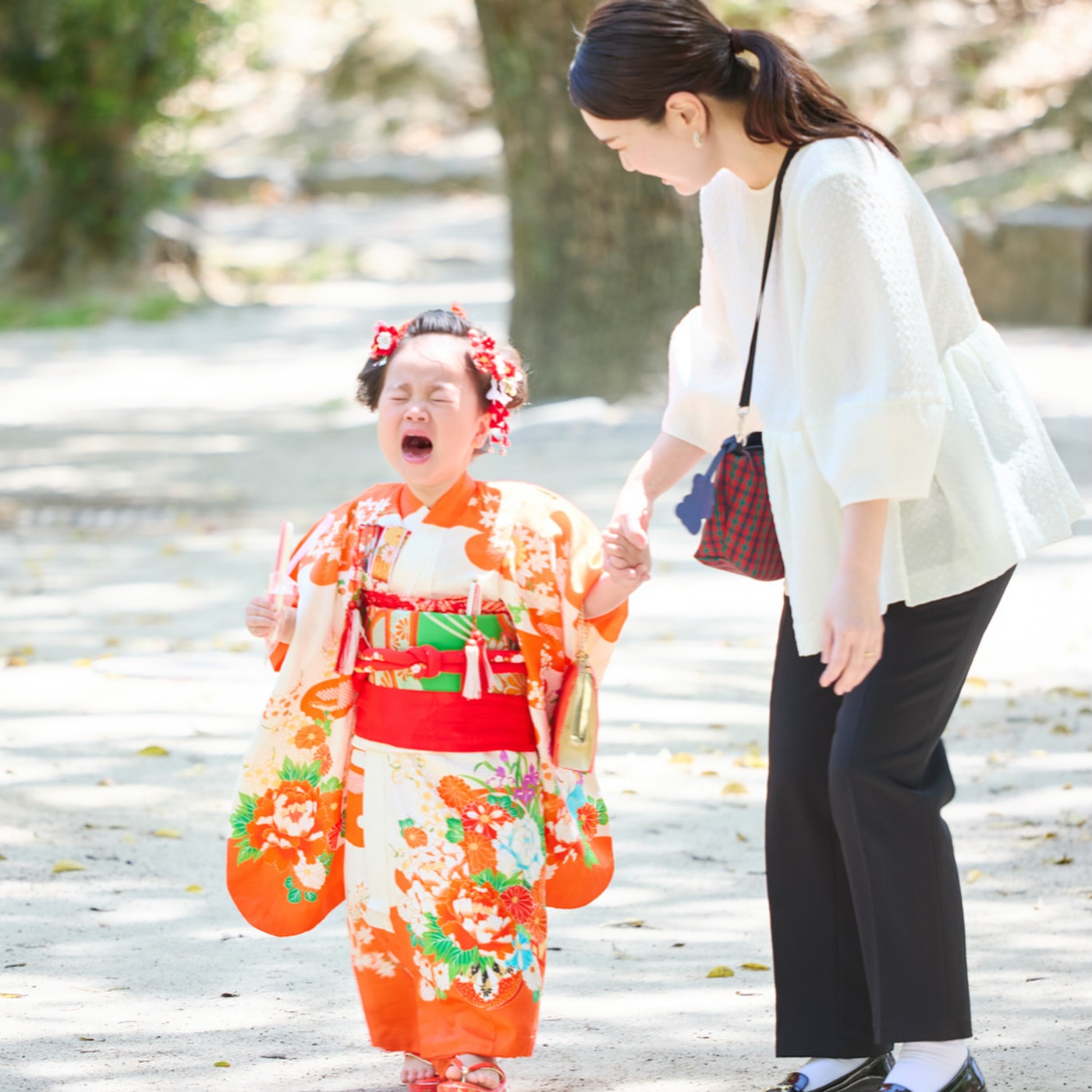 泣いて笑って大忙しの七五三☺️
スタジオ、住吉神社での撮影でした
家族に見守られながら慣れない着物とっても頑張ってました✨7歳の七五三も楽しみですね😊
七五三シーズンは大変混み合うので今の時期からの予約がオススメです🌱
ご予約はホームページ、お電話からお願いいたします🤲
#マルスタジオ福岡店⠀
#マルスタジオ⠀
#ビジネスプロフィール撮影⠀
#宣材写真撮影 #モデル撮影⠀
#プロフィール撮影⠀
#婚活撮影⠀
#メモリアル撮影 #生前撮影⠀
#成人式撮影 #卒業式撮影⠀
#ウェディング撮影 ⠀
#七五三撮影 #家族撮影⠀
#証明写真 ⠀
#ヘアメイク #メイクレッスン⠀
#パーソナルメイクレッスン⠀
#振袖着付け #袴着付け⠀
#訪問着着付け #ヘアセット⠀
#メンズメイク #メンズヘアセット⠀
⠀
#ホテルニューオータニ博多⠀
#サンローゼ博多
@malu__chan
@malu_studio