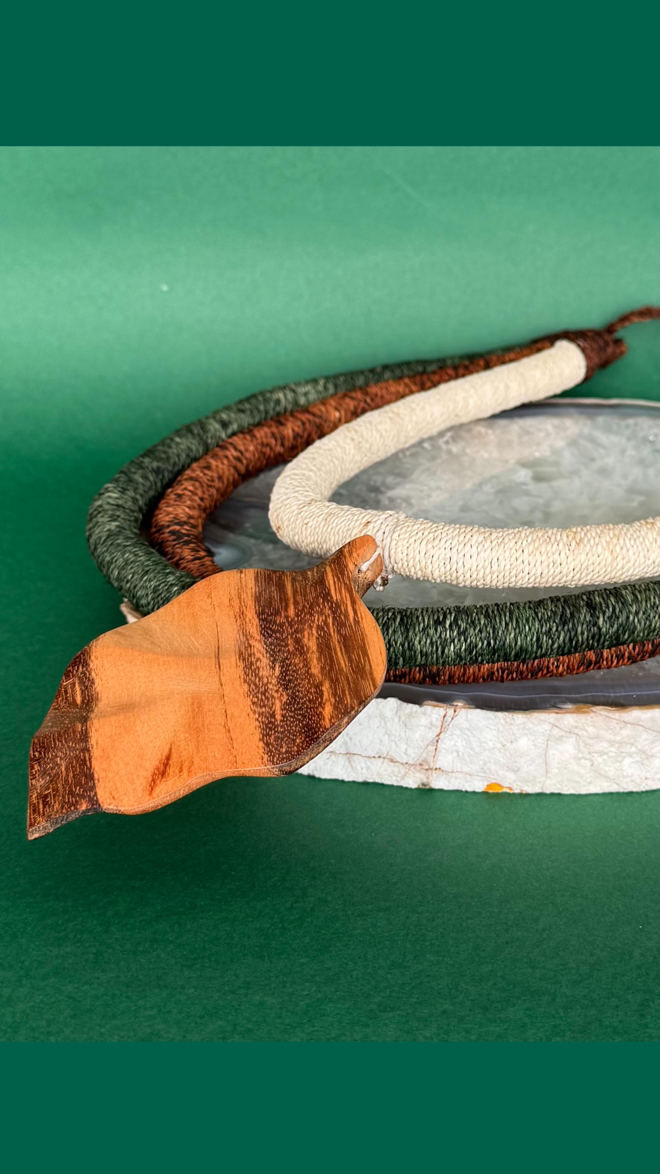 Nosso novo colar da Coleção Amazônia acabou de chegar para celebrar esse Dia das Mães com toda a beleza e sofisticação que a sua mãe merece.
Não perca tempo e acesse o nosso site para garantir esse presente que, certamente, será sucesso !
#tudofeitocomasmãos
#arteamazonense
#artesvestivel
#luxoartesanal