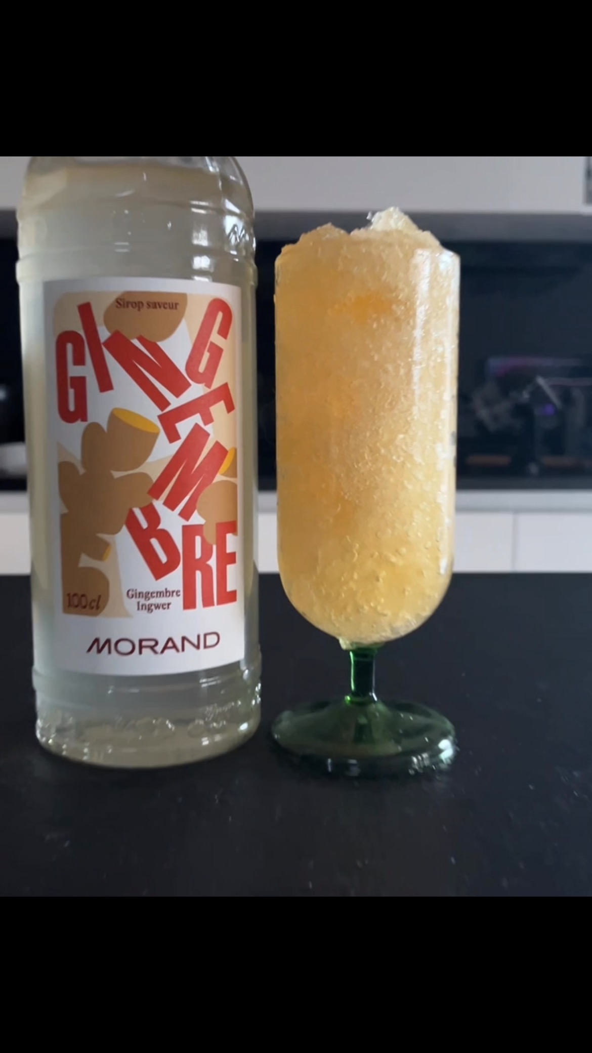 Redbull x Snowpop ? Ajoute une p’tite dose de sirop gingembre… et boom, t’as le Summer Redbull ! #redbull #redbullswitzerland #redbullcocktail #RedbullFrais #montreux