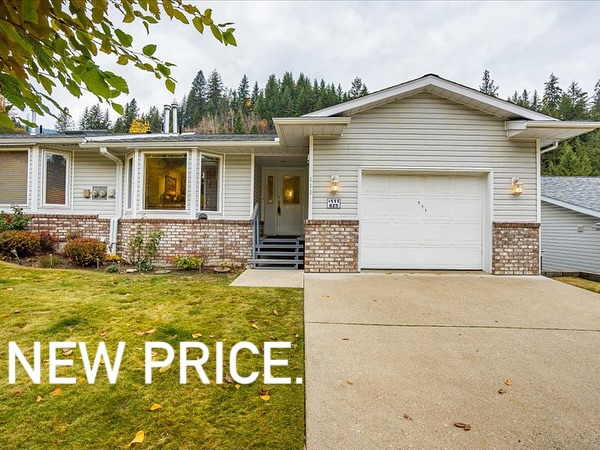 NEW PRICE.
#111-825 Merrycreek rd, Castlegar BC
3 Bed | 3 Bath | 2548 sqft
Offered at $489,999
Discover the perfect blend of comfort and entertainment in this spacious townhouse in Castlegar! Ideal for a large family or those who enjoy hosting, this 3-bedroom, 3-bath home is move-in ready with quick possession available. Boasting one of the largest floor plans in the neighborhood, the layout ensures both convenience and style. The upper floor offers an inviting open-concept living and dining area that flows seamlessly into a kitchen with abundant cabinet space. Step onto the covered balcony for breathtaking views of the Selkirk mountain range—a serene backdrop for morning coffee or evening relaxation. This floor also features a massive master bedroom with a private ensuite, a generously sized second bedroom, and a 4-piece bathroom. Head downstairs to discover a third bedroom, an additional 3-piece bathroom, and a spacious family room designed with space for both a pool table and ping-pong table—perfect for family fun or entertaining guests. Completing this level is a roomy laundry area, storage room, and easy access to all the essentials. With an attached garage and a large private driveway, this property offers both convenience and ample parking. If you’re searching for a low-maintenance home close to local amenities, this townhouse delivers in both comfort and lifestyle. Don’t miss out on making this exceptional home yours!
#realtorsofinsta #realestateagent #realestateforsale #castlegarrealestate #realestatenews #newlísting