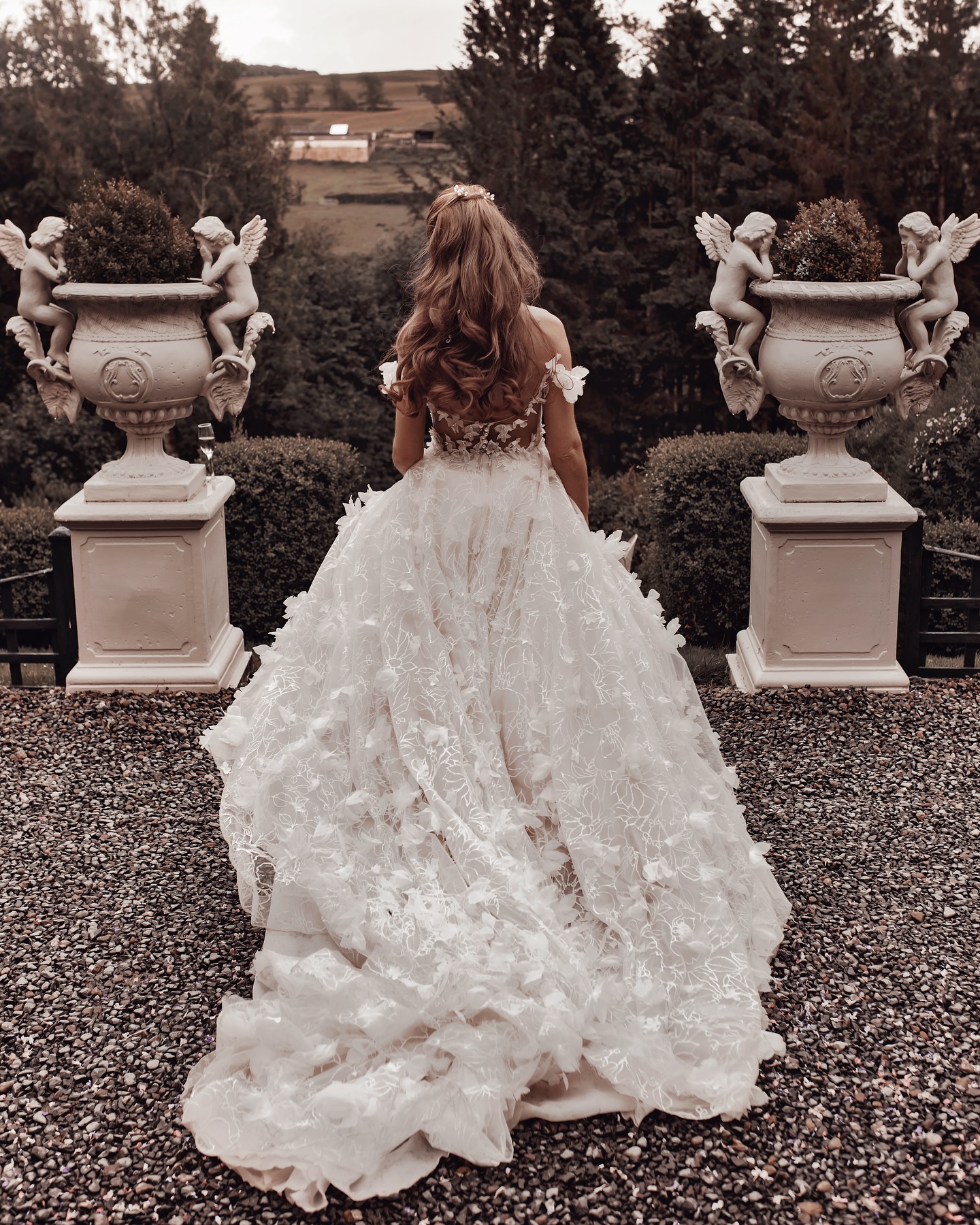 Treating our bride as our muse 💫
Team
Dress @pronovias
Venue @branxholmparkweddingvenue
Hair @bridalhairbyluci
#destinationwedding #sicilyweddingphotographer #sicilywedding #lakecomoweddingphotographer #italyweddingphotography #italywedding
#destinationweddingphotographer #fashionweddingphotography #editorialweddingphotographer