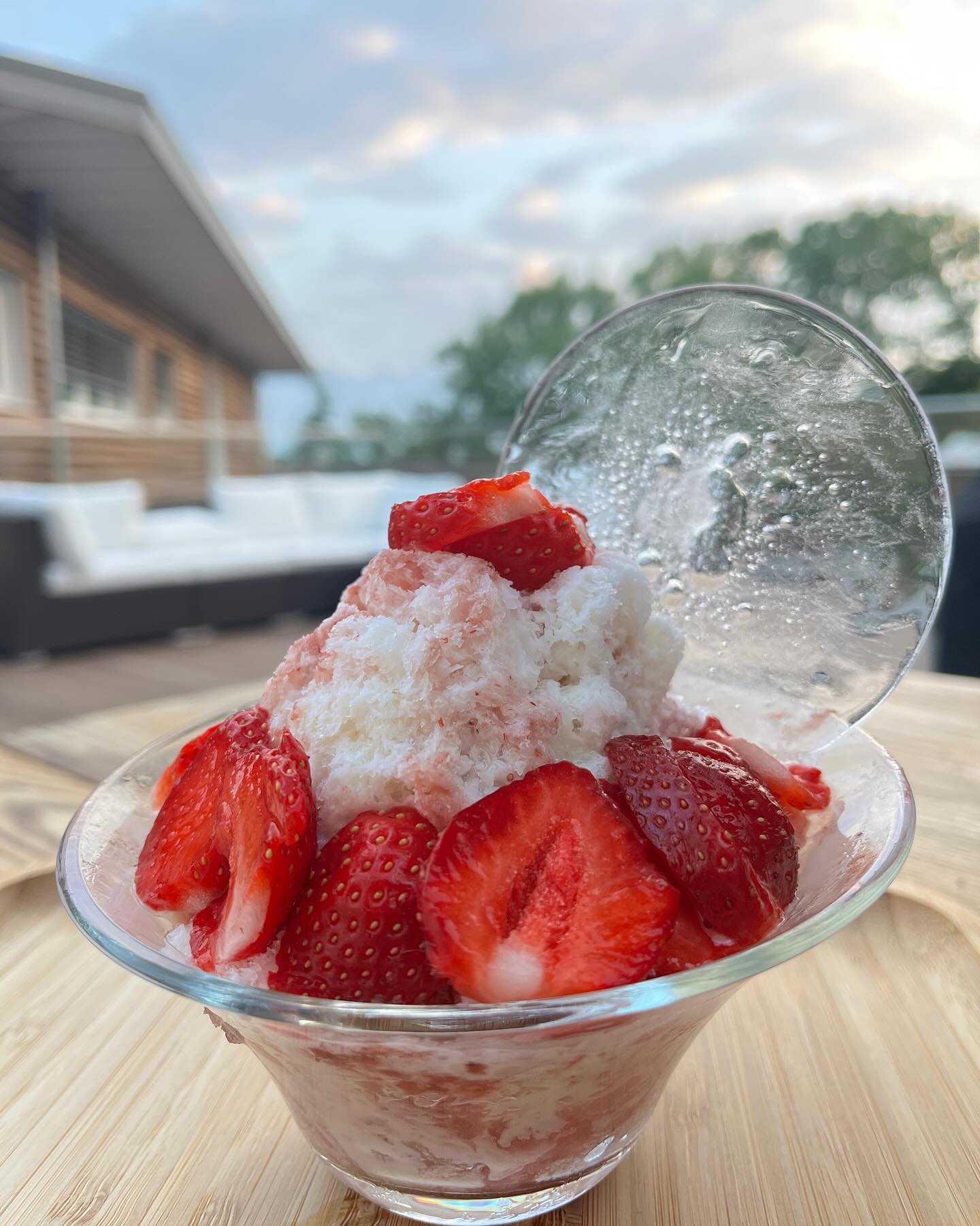 Hier, la lune des fraises a illuminé le ciel…
Aujourd’hui, ce sont les fraises du marché qui illuminent notre assiette. 🍓🌕✨
#lunedesfraises #fraises #petitsbonheurs