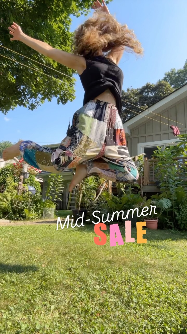 🛍️🛒 Mid-Summer Sale in ON!
Up to 20% off your fave eco hair products! (And you know I don’t “sale” often 😏)
But only until Aug 15th eve!
Which product(s) are you most curious to try?
.
.
#sale #ecohairproducts #burlon #ontariomade #ecofriendly #biodegradableproducts #shampoobar #powdershampoo #minimalistic #travelgear #zerowasteliving