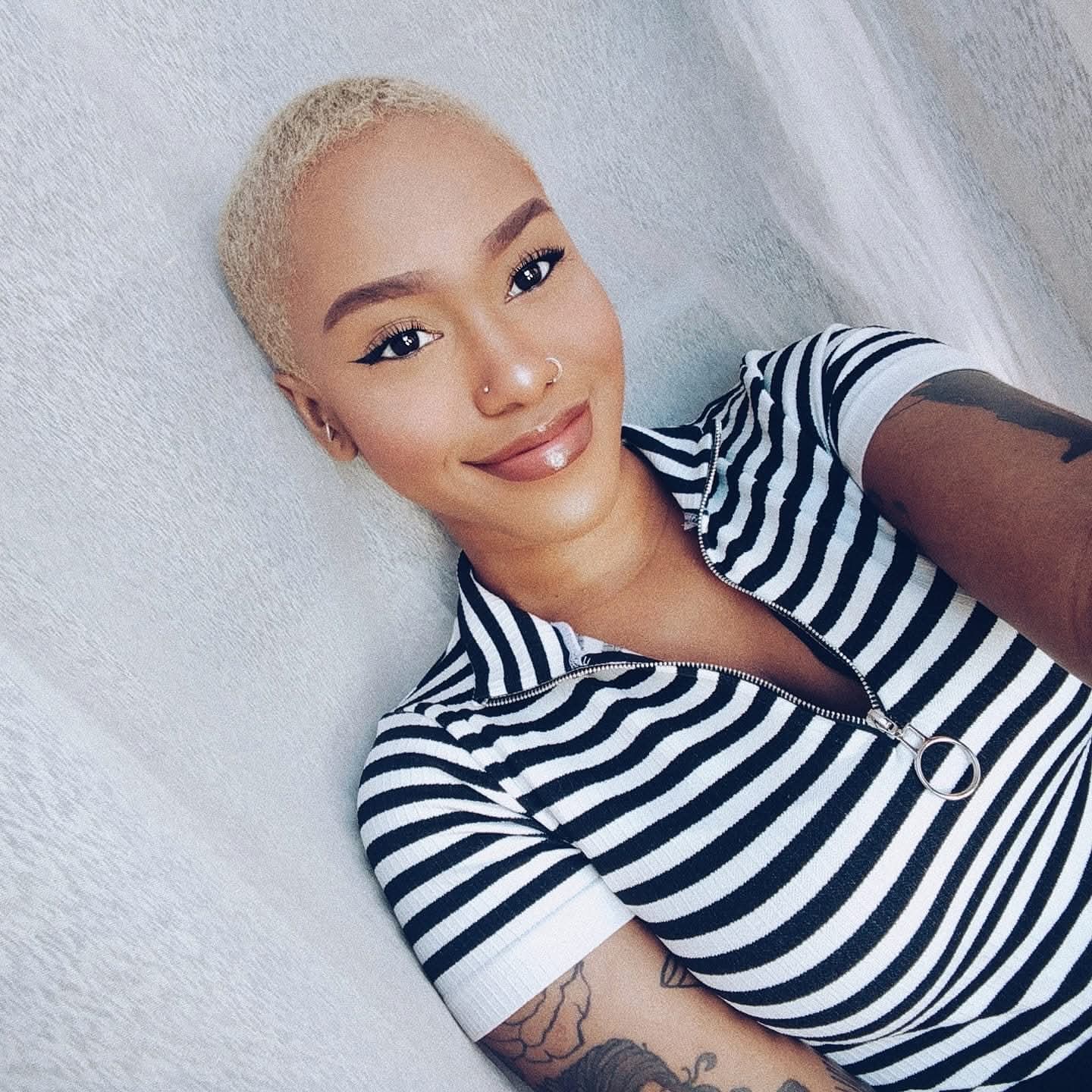 Hello, we are pleased to announce the addition of a new manicurist to our salon rei! @artxtiti
We have a new manicurist joining our salon rei! She has 8 years of experience and can create simple to versatile designs. So, as a starting promotion, we would like to offer a 10% discount for first time customers visiting our salon. The promotion is scheduled to run until the 15th of September, so please contact us as soon as possible. ☺️