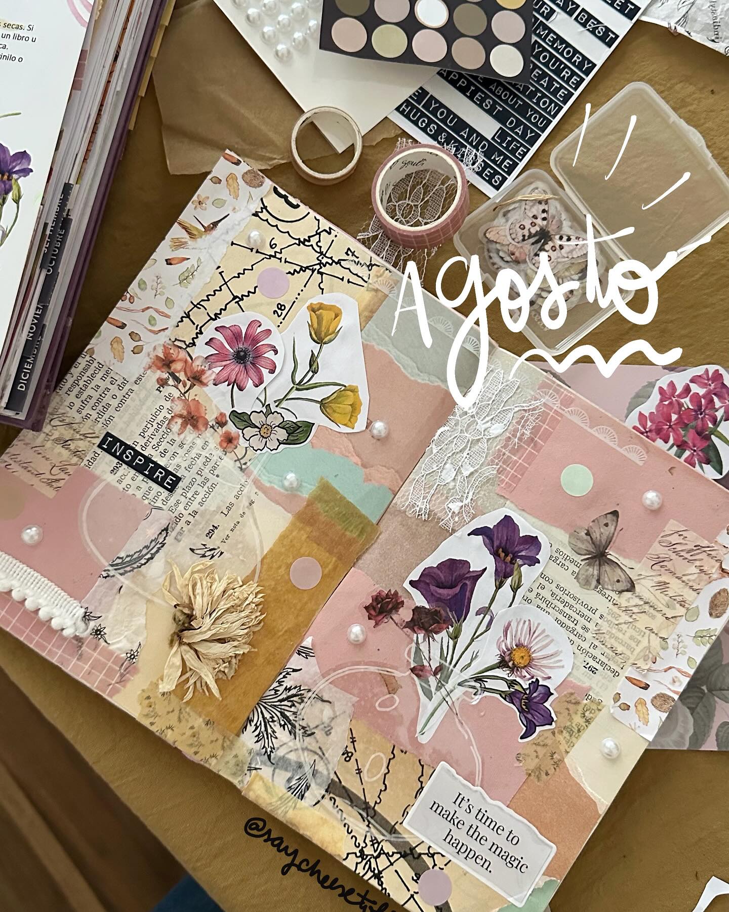 Así me quedó el cuaderno después de recortar y pegar las flores y stickers de la actividad del mes de agosto de mi Agenda Scrap 2025.
Comentá QUIERO y te envío GRATIS el pdf para imprimir y hacer la actividad de este mes. ✂️✨
Pronto subo el proceso para que te animes vos también a jugar recortando y pegando.📍✂️ Usé flores y stickers, perlitas, encaje, flores secas y unos stickers de frascos que quería estrenar. 🌸
Que tengas una hermosa semana (corta! Yupi!!)
Giselle✨🫀
@saycheesetolife
#spreaddehoy #collage #journaling #agosto #flores #agenda #tallercreativo #scrapbooking #scrap #inspiración #actividadscrap #illustration #art #drawing #artwork #digitalart #graphicdesign #digitaldesign #artist #inspiration #colour #gisellemazzeo #saycheesetolife