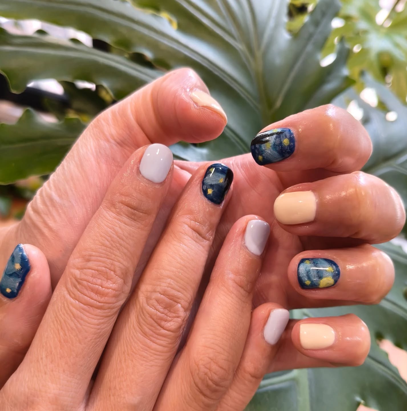 From Van Gogh’s canvas to your manicure 🌠
If you have any questions feel free to DM me anything.
address 📍132A Telok Ayer street Singapore
contact📲 97501474
#SingaporeCBD #TelokAyer #NailSalonSingapore #ClassicGelManicure #OfficeNails