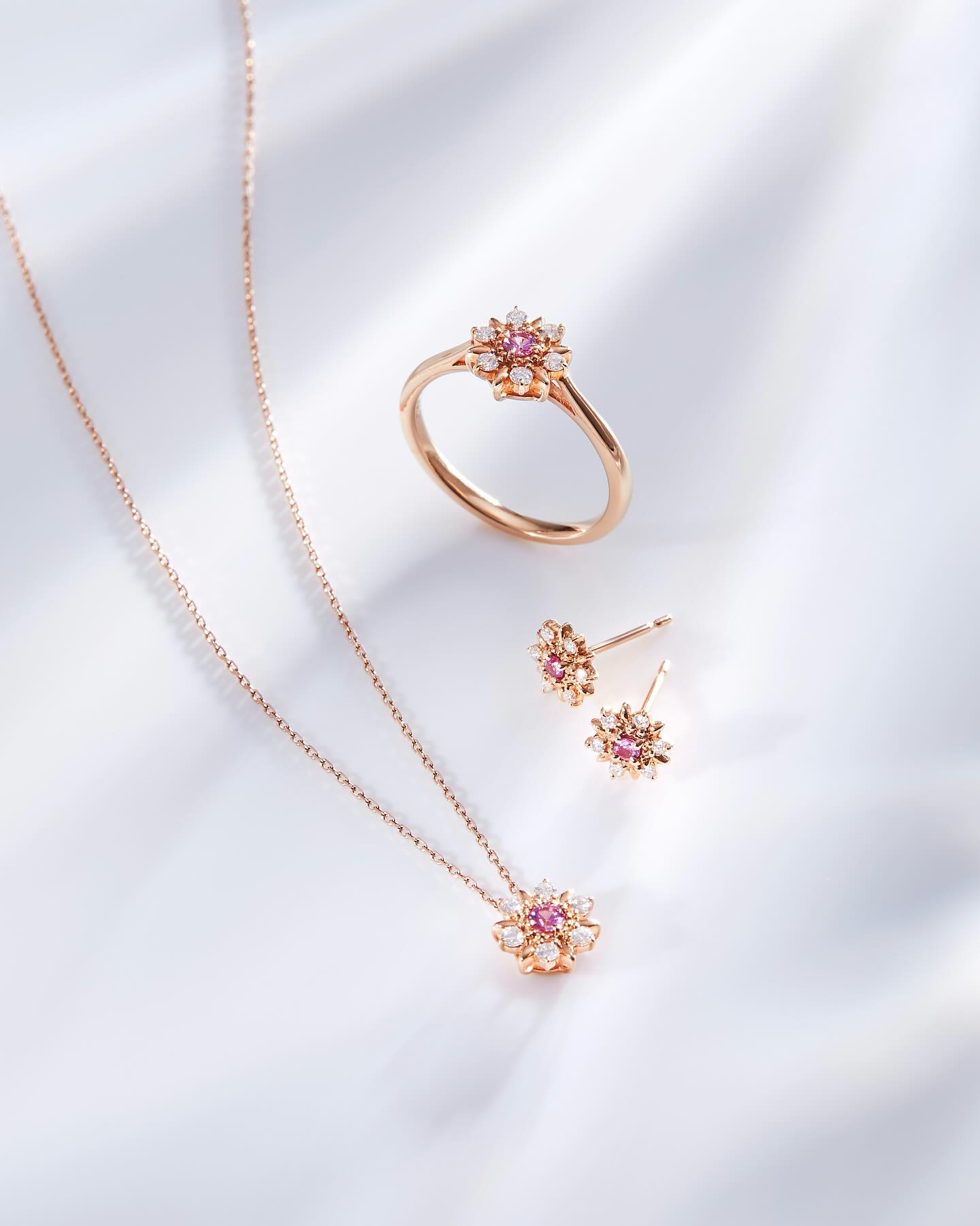ICHIRIN
Derived from the Japanese word Ichirin (一輪), meaning “a single stalk of flower,” this collection celebrates the quiet strength and elegance of a single bloom. Each piece features a vivid centre stone — Pink Sapphire, Yellow Sapphire, or Paraiba Tourmaline — framed by diamonds that radiate like petals, capturing the beauty of light meeting colour.
Discover the Ichirin Collection at Where Lights Meet Colour, 4–28 September at Takashimaya. Visit our website for more details and to learn how to receive our exclusive gifts during the event.