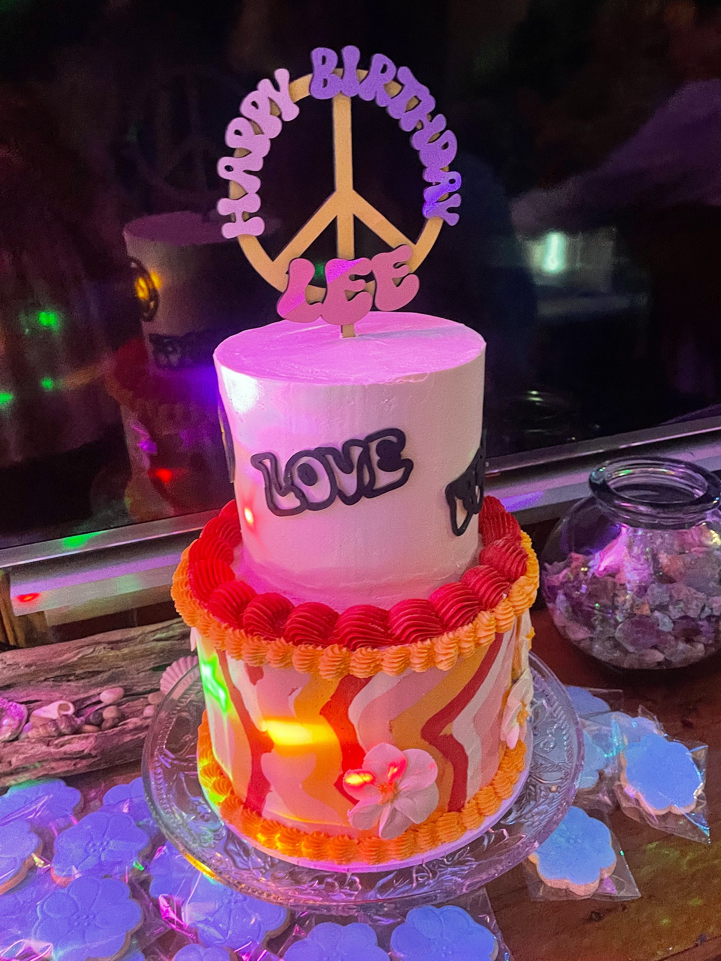 Happy Birthday Lee! Your parties never disappoint 🎉 Thanks for letting me sweeten the day with your cake 💕
#HappyBirthday #BirthdayCake #CustomCake #PartyVibes #CelebrationCake #SweetCelebrations #CakeLove #Cakelover #Cakedecorating #Cakelife