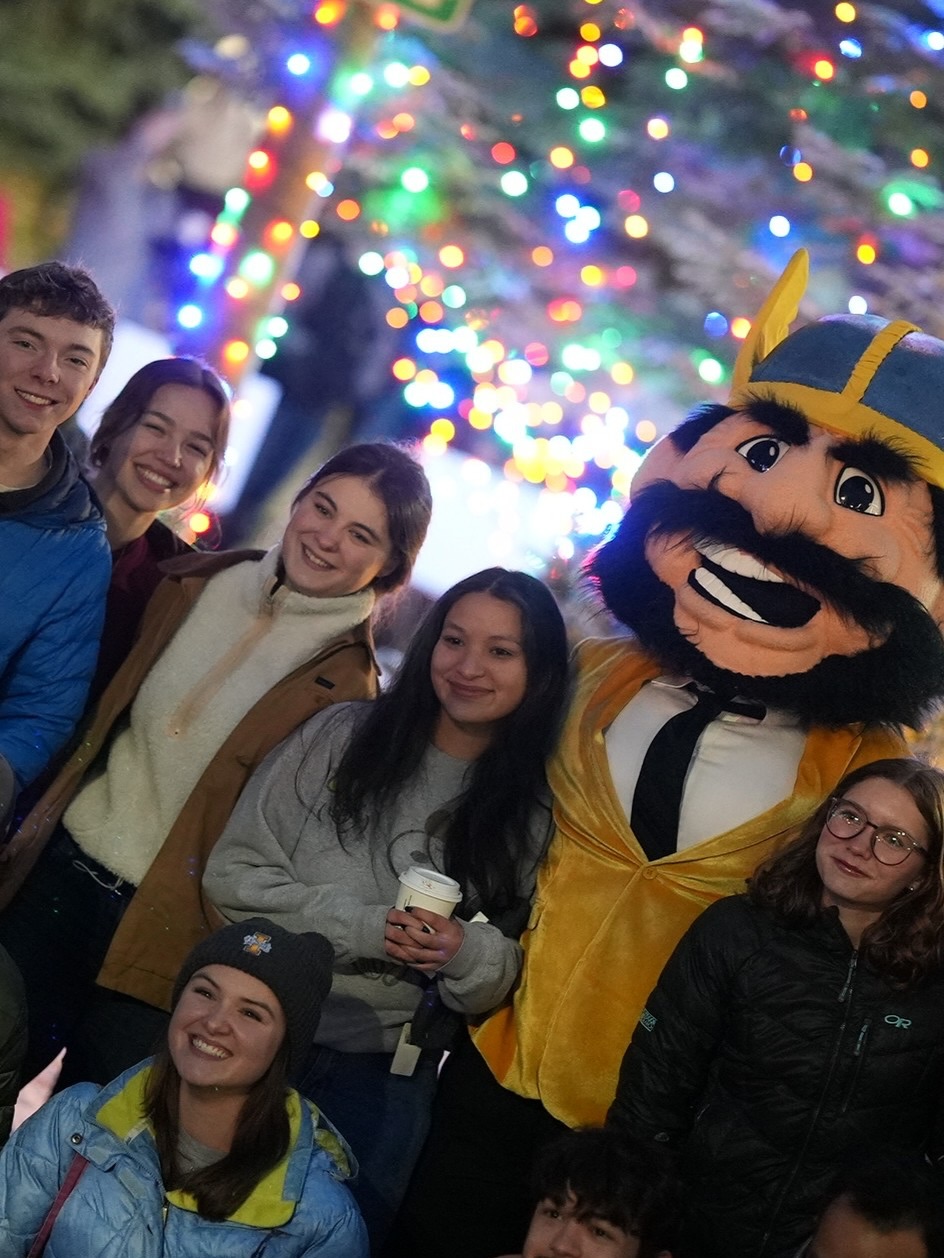 Snow on the ground, Vandals back on campus, and the Holiday Tree glowing again. Winter mood: unlocked. ❄️
Huge thanks to the @uiexperimentalforest and the employees, students and @uidahocnr team who made this tradition a reality. ✌️🎄
