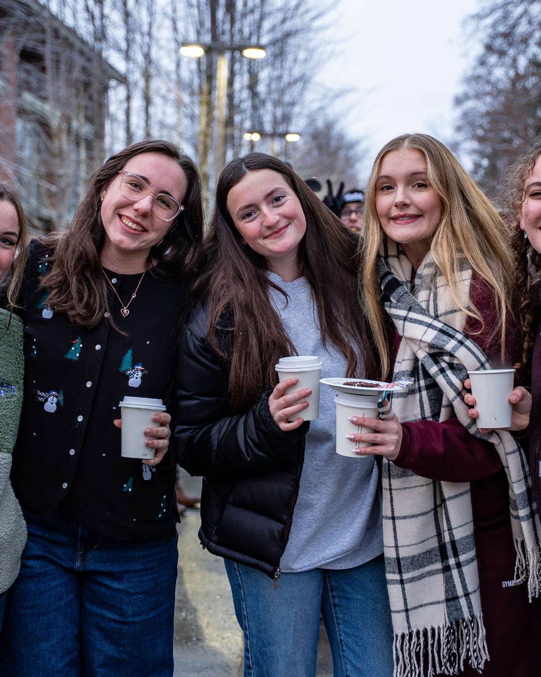 Feeling merry and bold this holiday season! ✌️✨
#VandalSpiritFriday