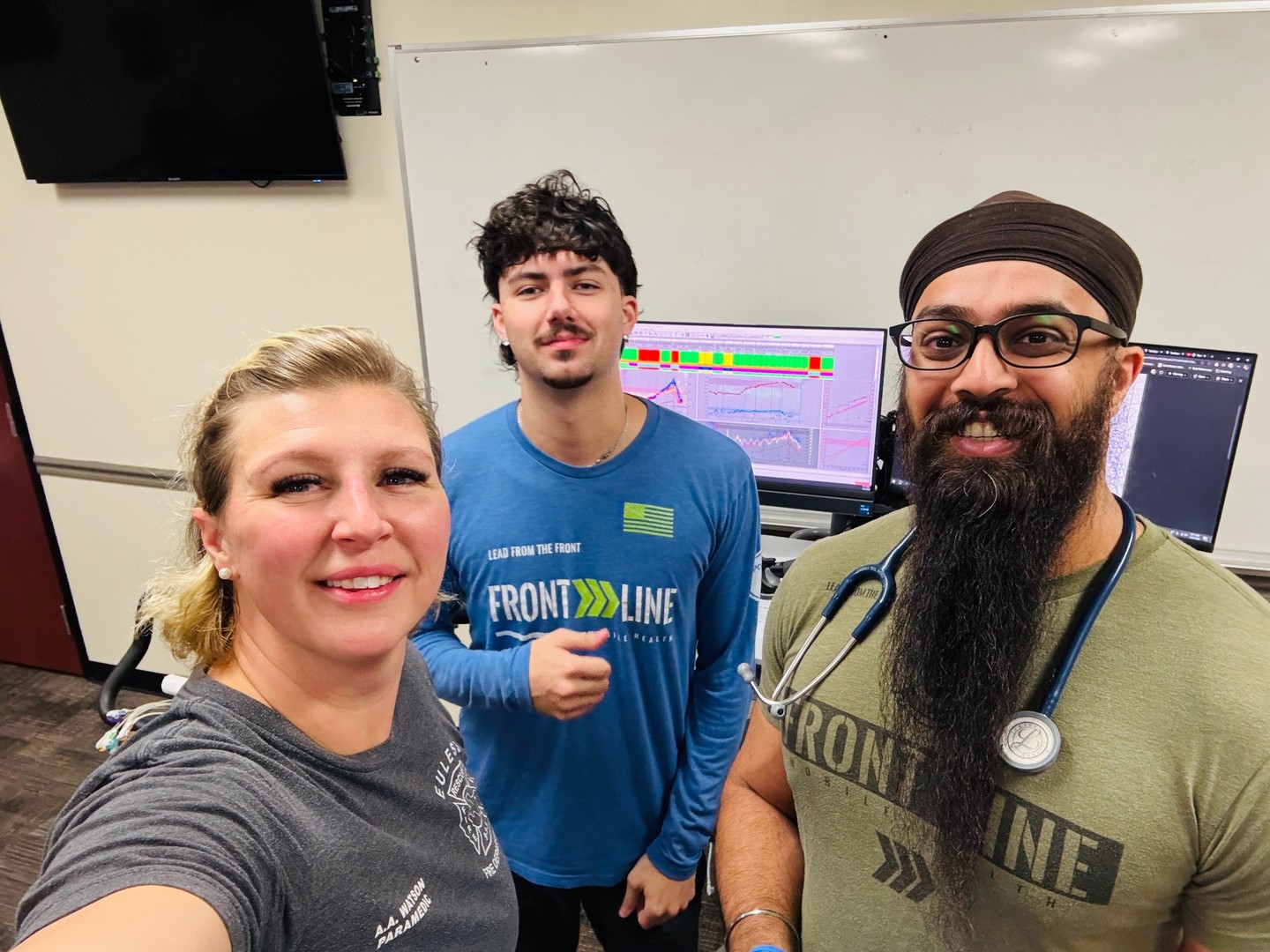 Ashley Watson, a Euless firefighter, caught a photo with our Dallas mobile team during her physical. Weโre grateful for the firefighters we serve and the moments we get to share along the way. ๐๐ช
#frontlinemobilehealth #firstresponders #firefighterhealth #annualphysicals #eulessfire