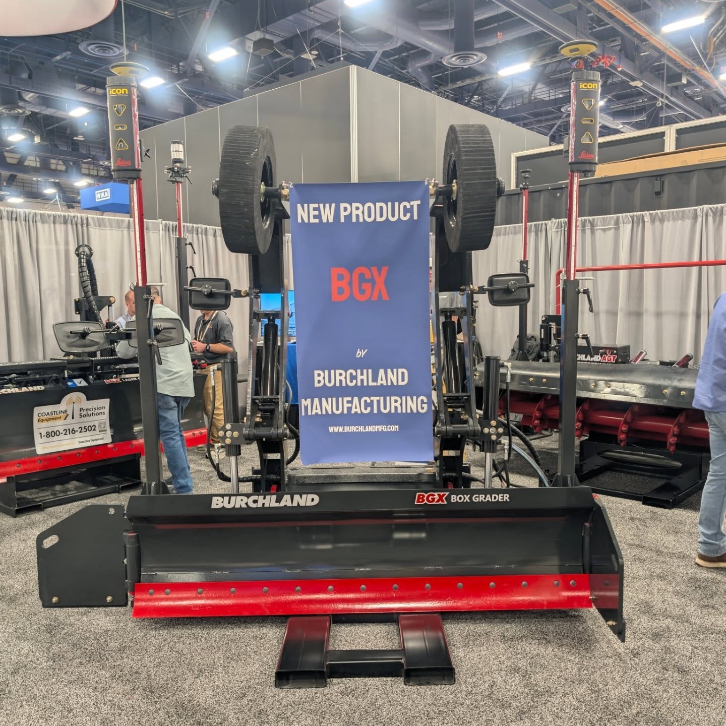 Really cool new grader from @burchlandmfg! Extremely well built attachments and an awesome team! Swing by and check them out at @conexpoconagg. Let us know if you'd be interested in buying or renting one!
#burchlandmfg #conexpo #machinecontrol #unicontrol