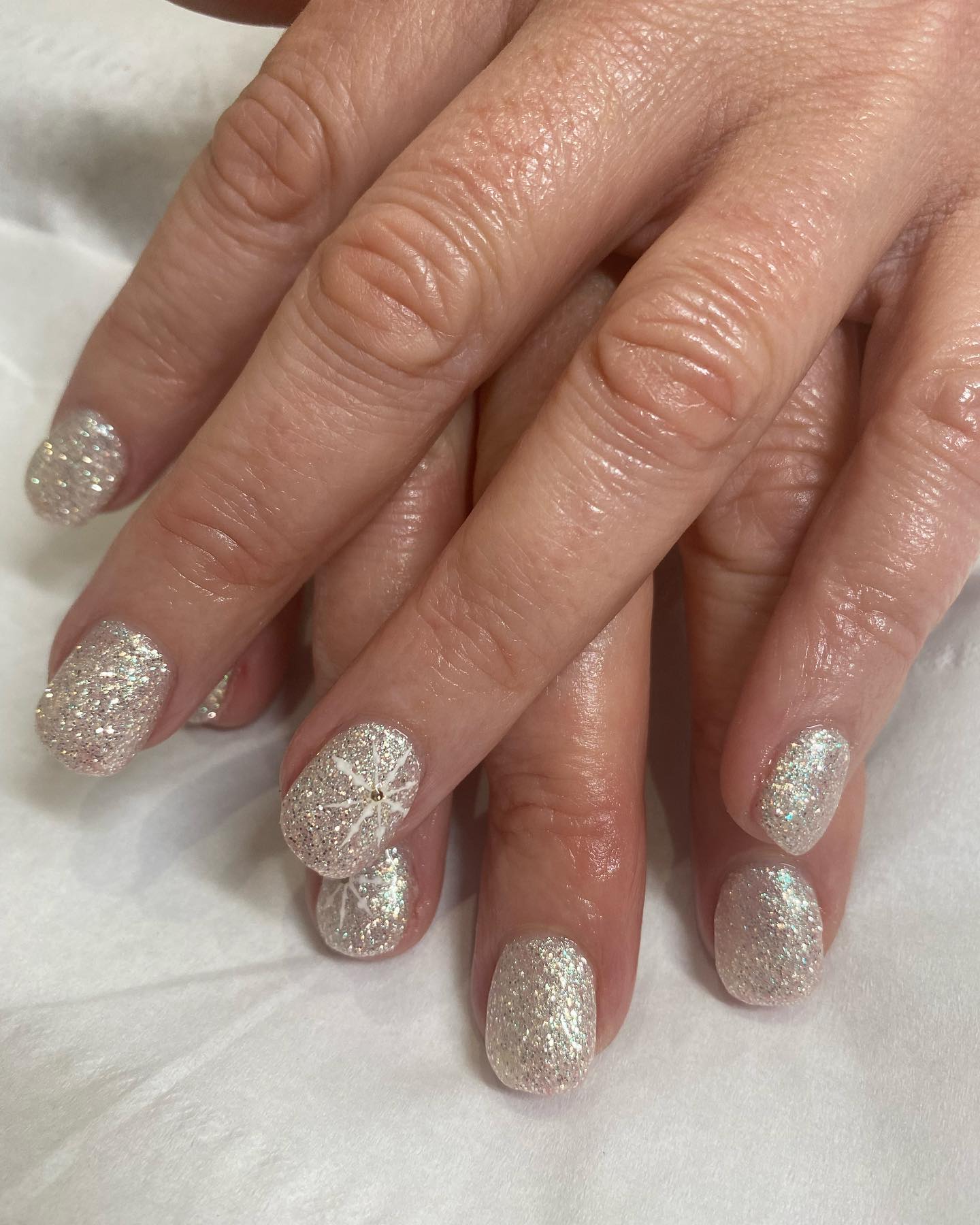 Another day, another set of Christmas nails 🥰😍 @racheltrue23