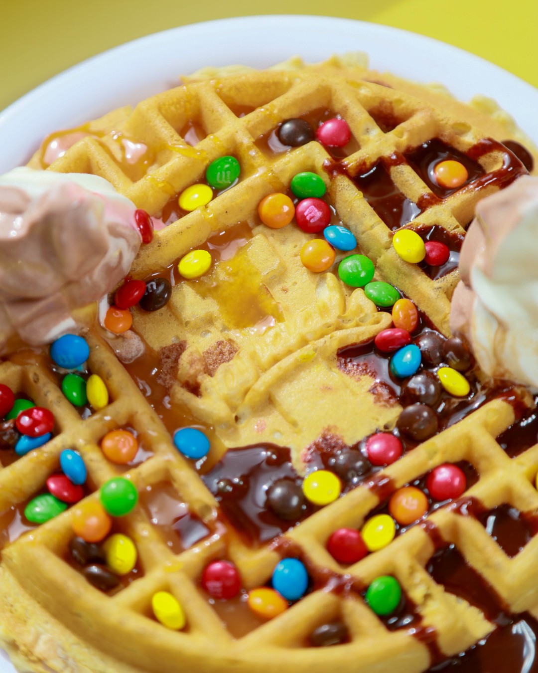 Swipe to make and eat the waffle. 🧇🍦What is your go-to waffle topping?
#WaffleDay #UIdaho @idahoeats